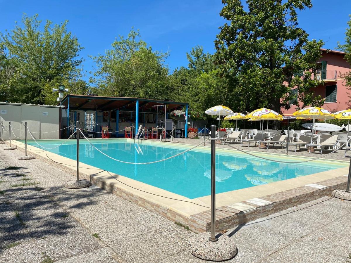 Camping Oasi Marina di Massa Eksteriør billede